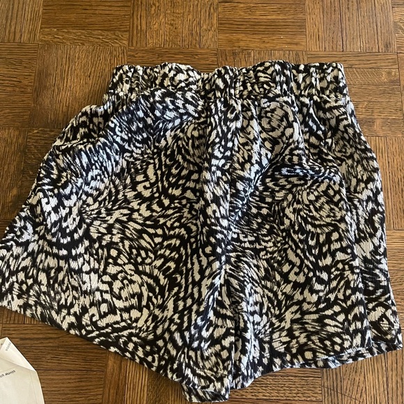 Preowed shorts size small - Picture 1 of 4